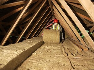 Laying loft insulation